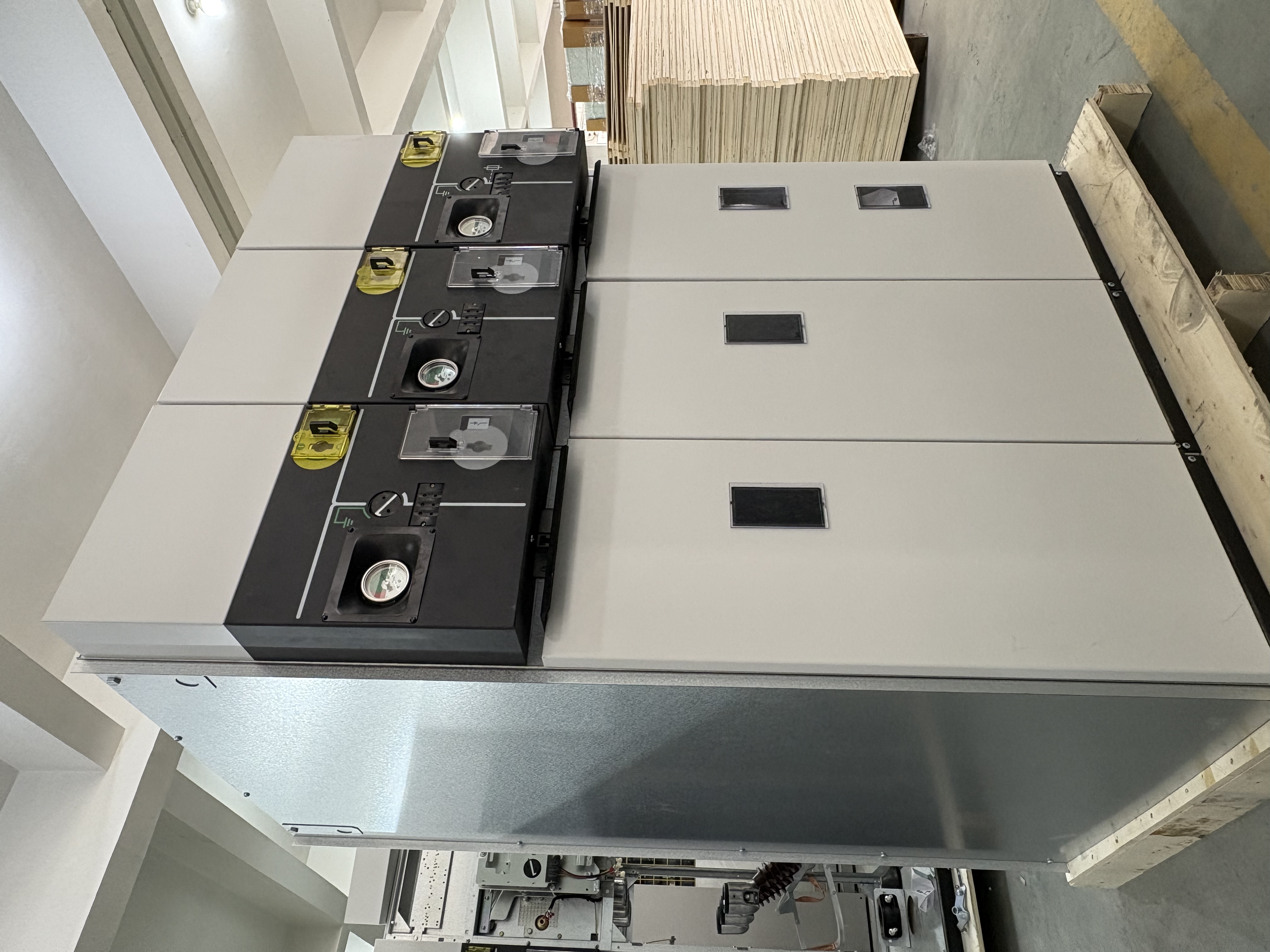 အမြင့်နှင့်အနိမ့်ဗို့အား switchgear
